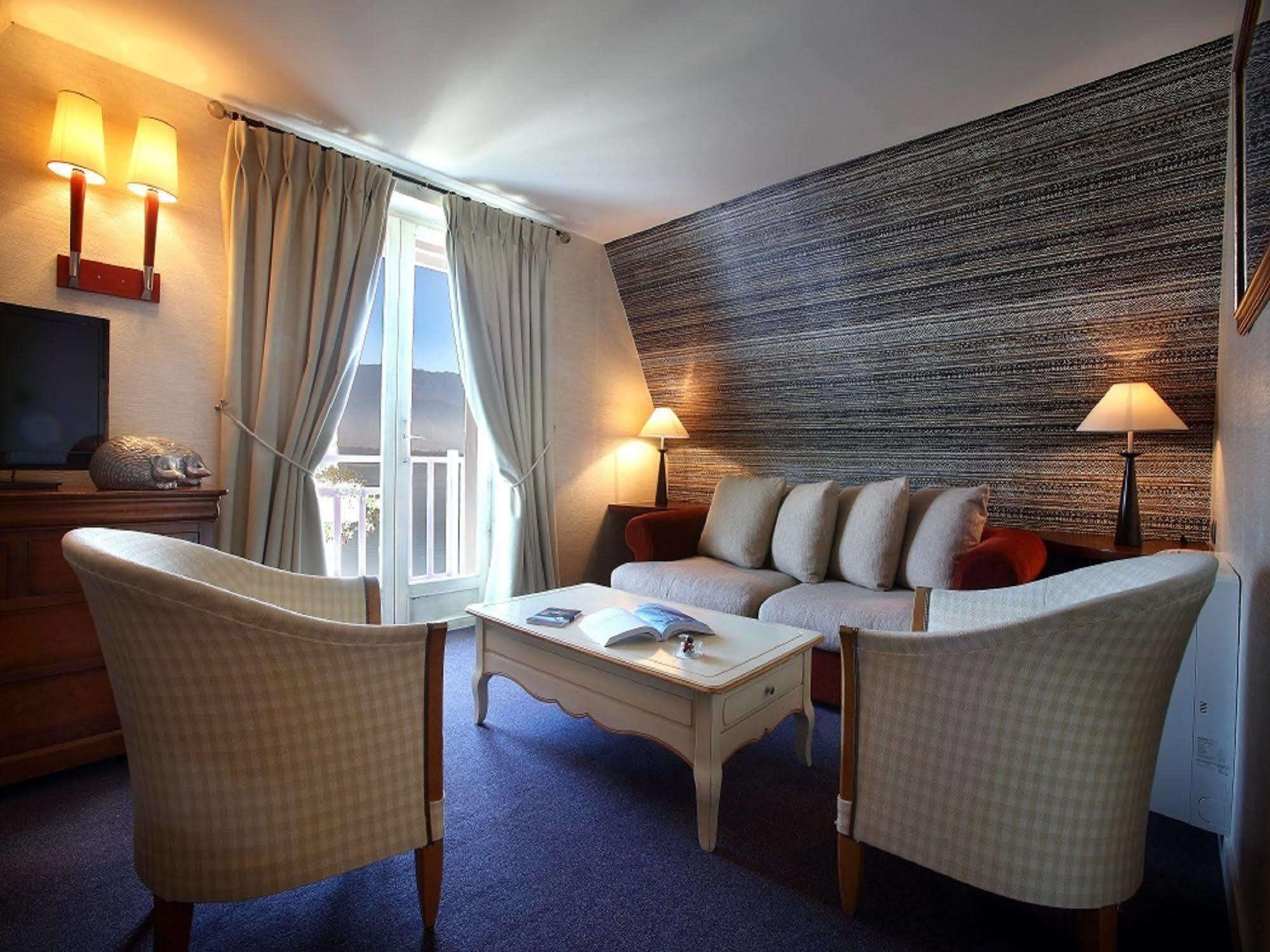 Hotel Ombremont Jean-Pierre Jacob Le Bourget-du-Lac Eksteriør billede